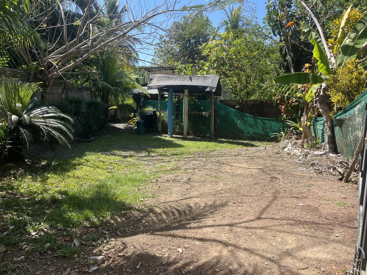 400m2 Walk to the Beach in Hermosa: With Two structures ready for remodeling with great rental potential - Gallery image 3