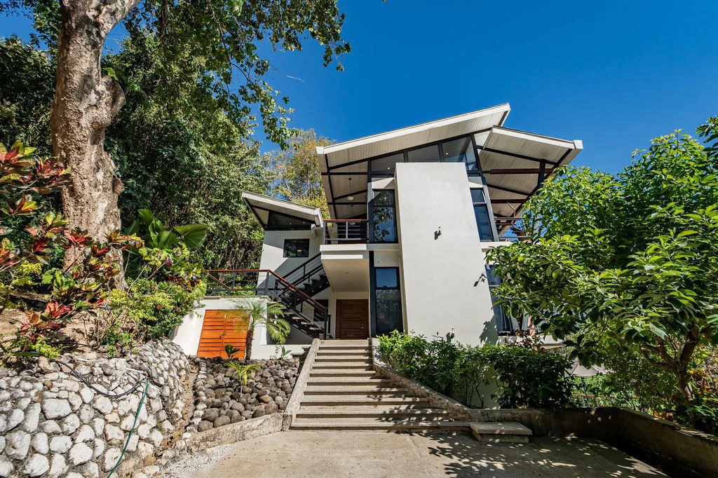 Casa Que Pasa: Exquisite Contemporary Hillside Home in a 1.6-acre Property Overlooking The Pacific Ocean - Enjoy Coastal Living in a Prime Location - Gallery image 10