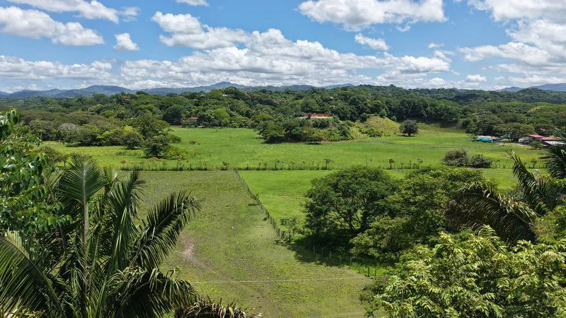 Casa Alaska: Charming Costa Rica Home with Pool, Rancho & Nature Views, Just 10 Minutes’ Walk to the Beach - Gallery image 3