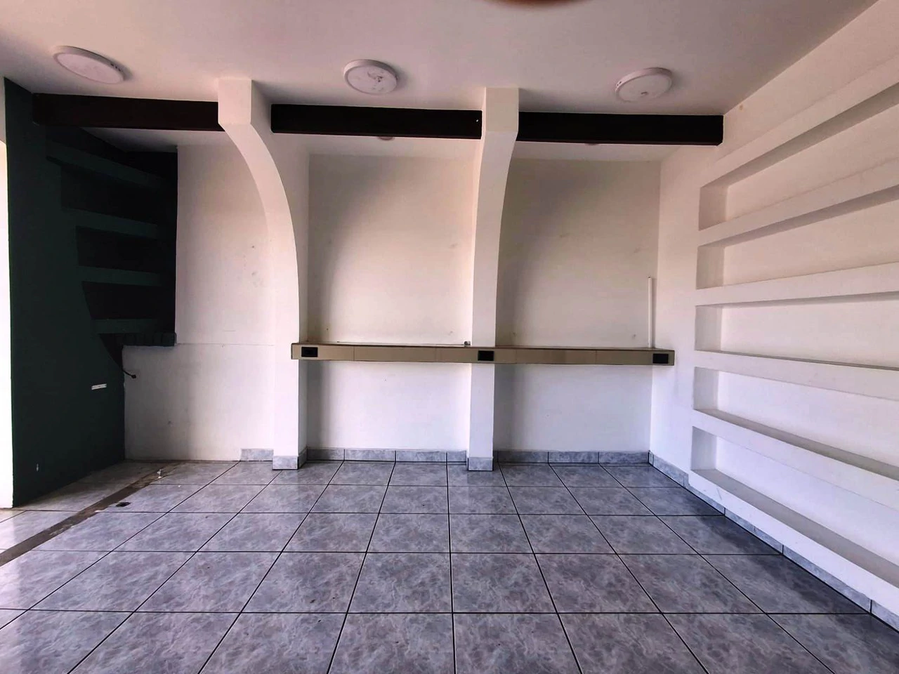 Commercial or Mixed Use?: Prime Central Grecia Commercial! - Gallery image 5