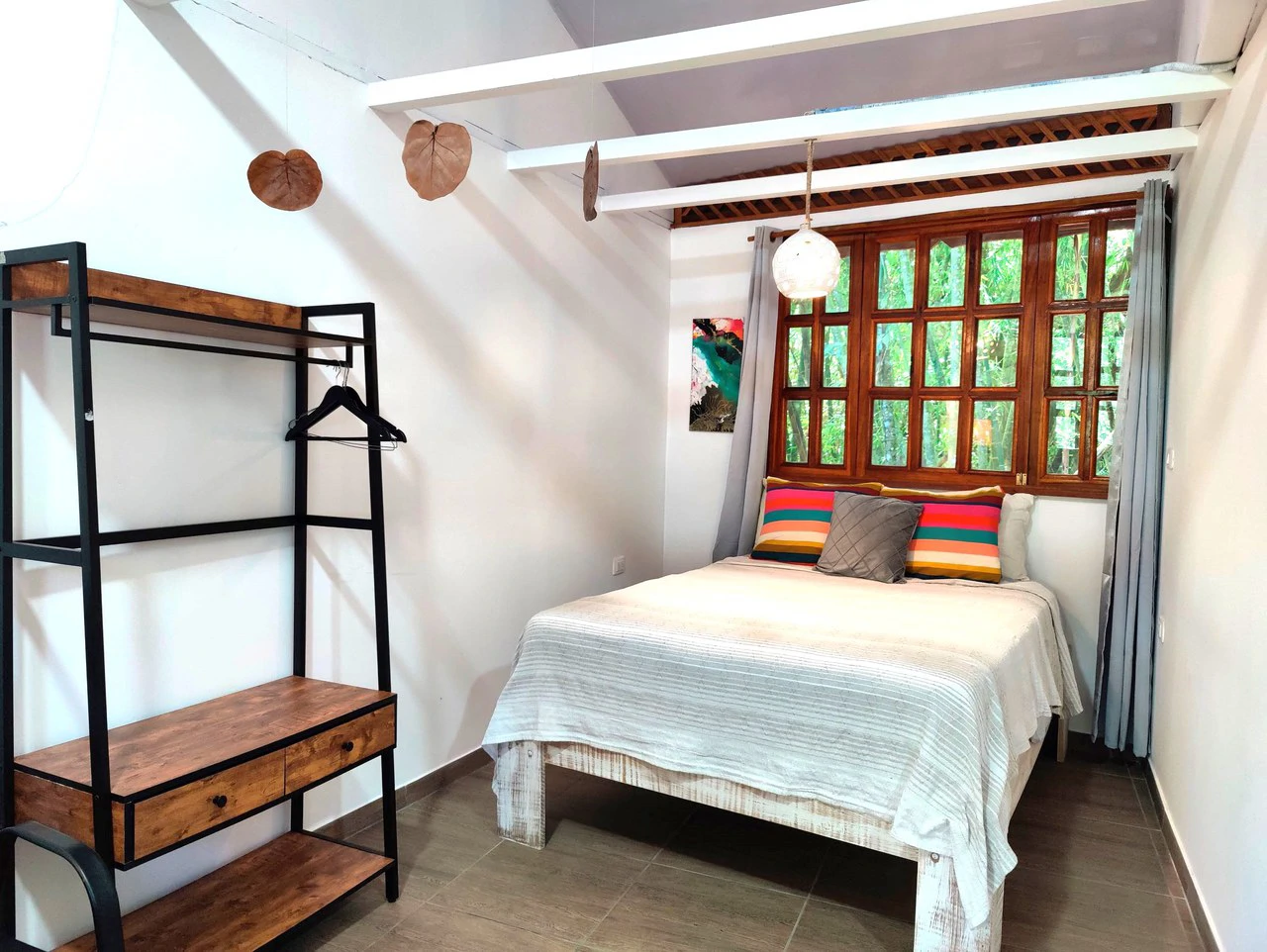 Charming 6 Bd/5 Ba Multi-Unit Rental Property - A Versatile Investment Opportunity - Gallery image 5