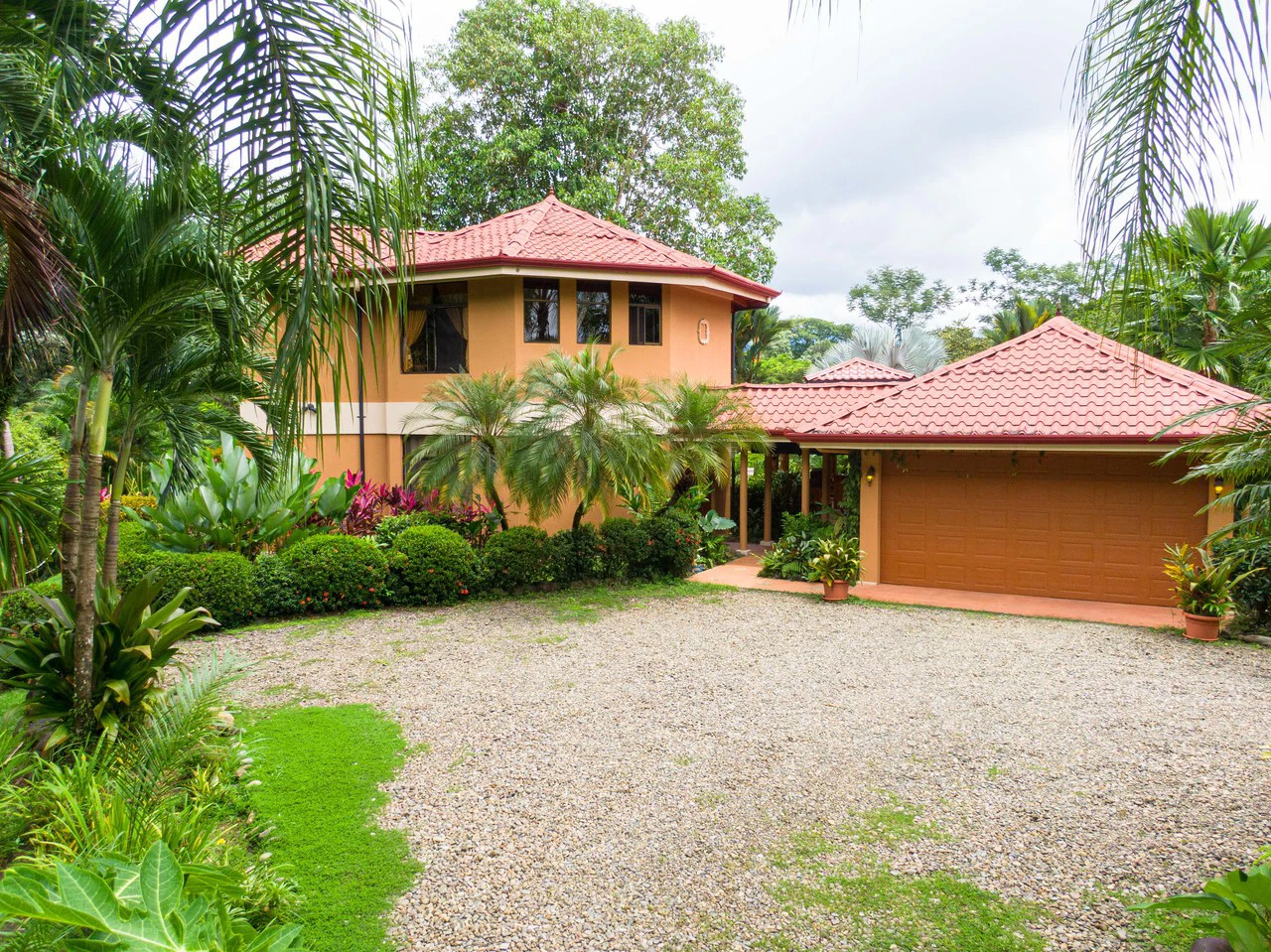 Stunning Tropical Home in Gated community with Hundreds of fruit trees: Mountain House For Sale in Naranjito - Gallery image 33