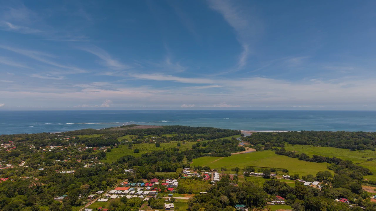 Charming 2 Bedroom Home + Studio located in heart of Uvita - photo 32