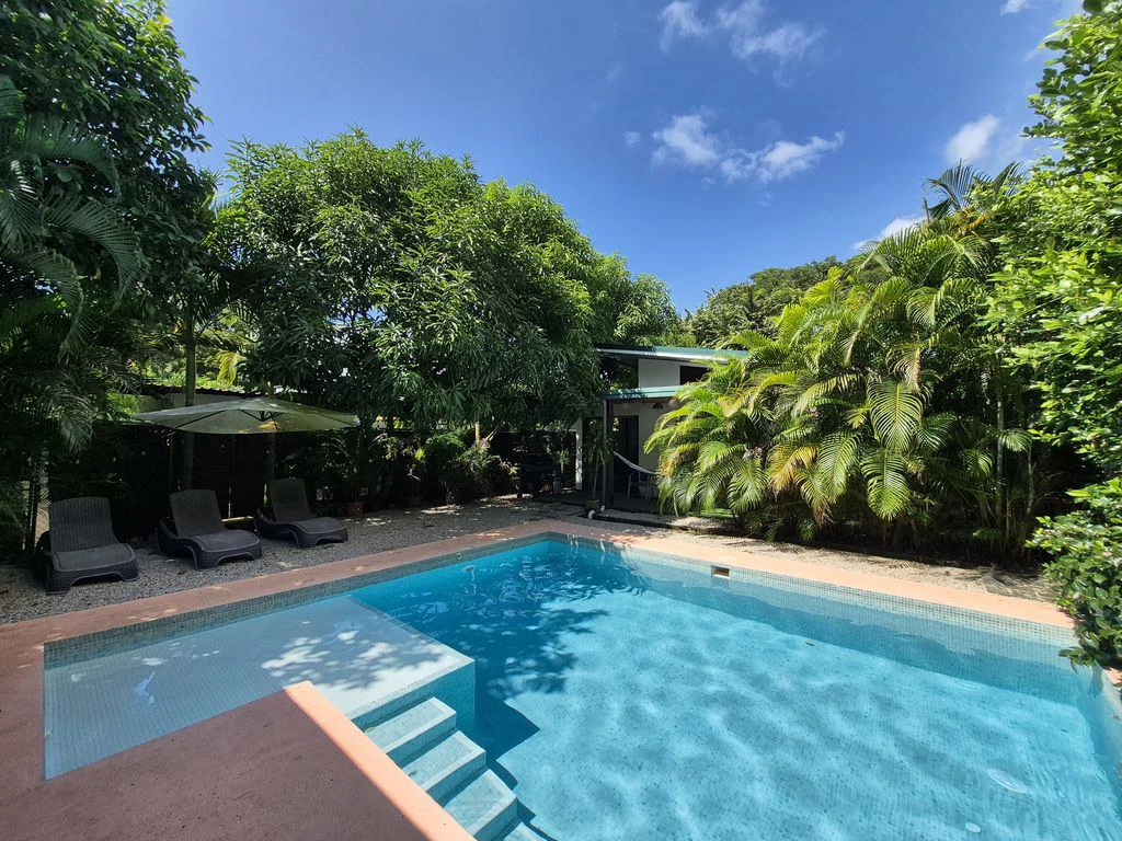 Casa Matteo: Family Comfort with Guest House and Pool, Just 5 Minutes from Carrillo Beach