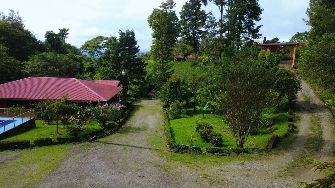 Mountain House For Sale in Santa Elena - Gallery image 9