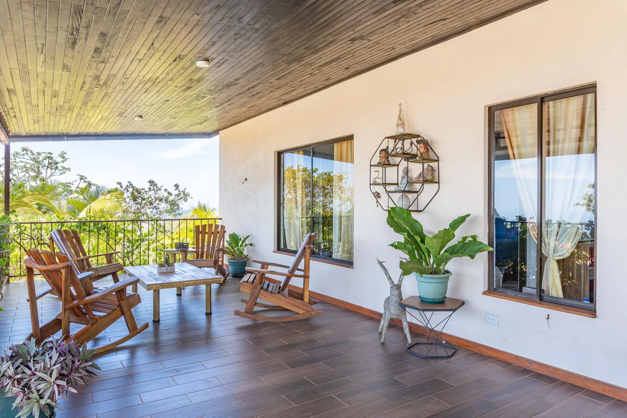 Casa Asia: Sweeping Ocean Views with All Solar Power - photo 8