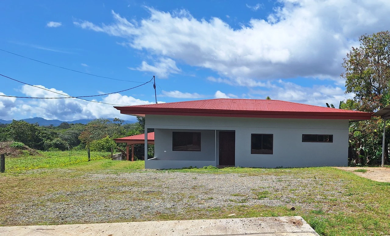 Countryside House For Sale in Santa Elena