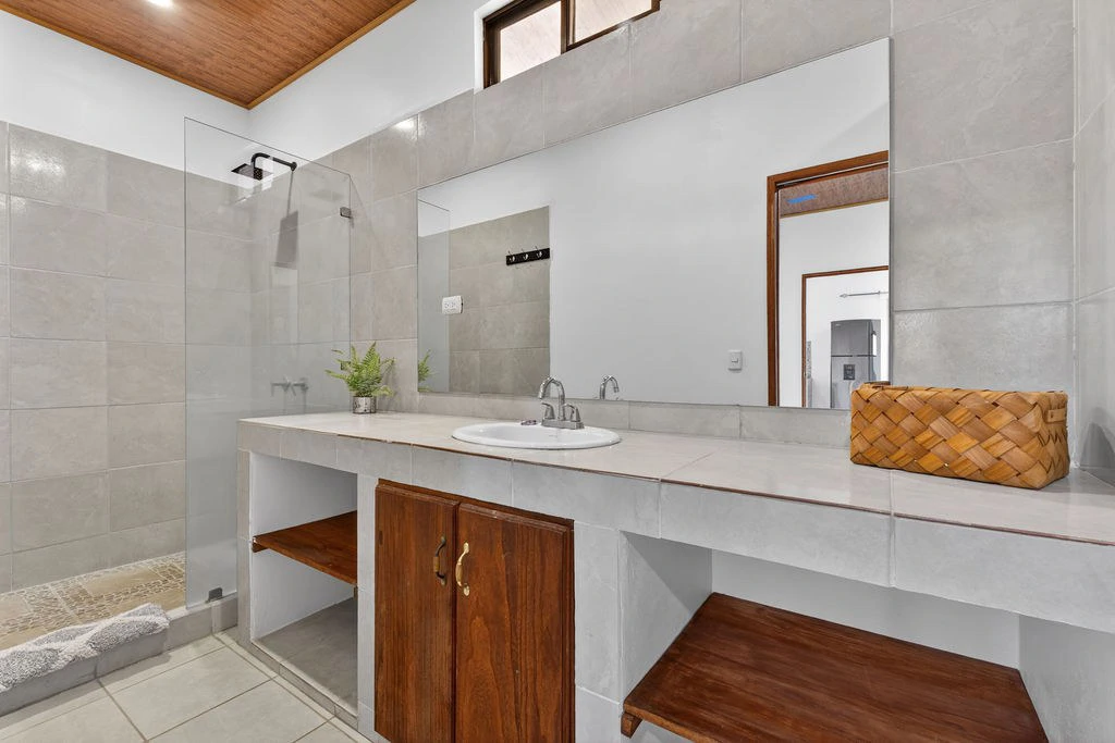 Villa Los Monos: High-Income 9-Unit Rental Property Near Playa Grande - Gallery image 38