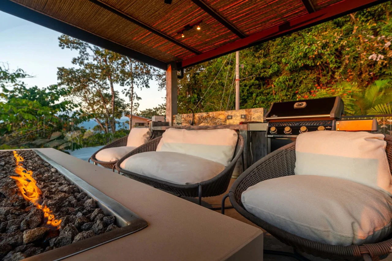 Casa Moon Diablo: Iconic Ocean View Luxury Estate with Infinity Pool, Rooftop Patio, Gym & Sauna in Manuel Antonio - Gallery image 10