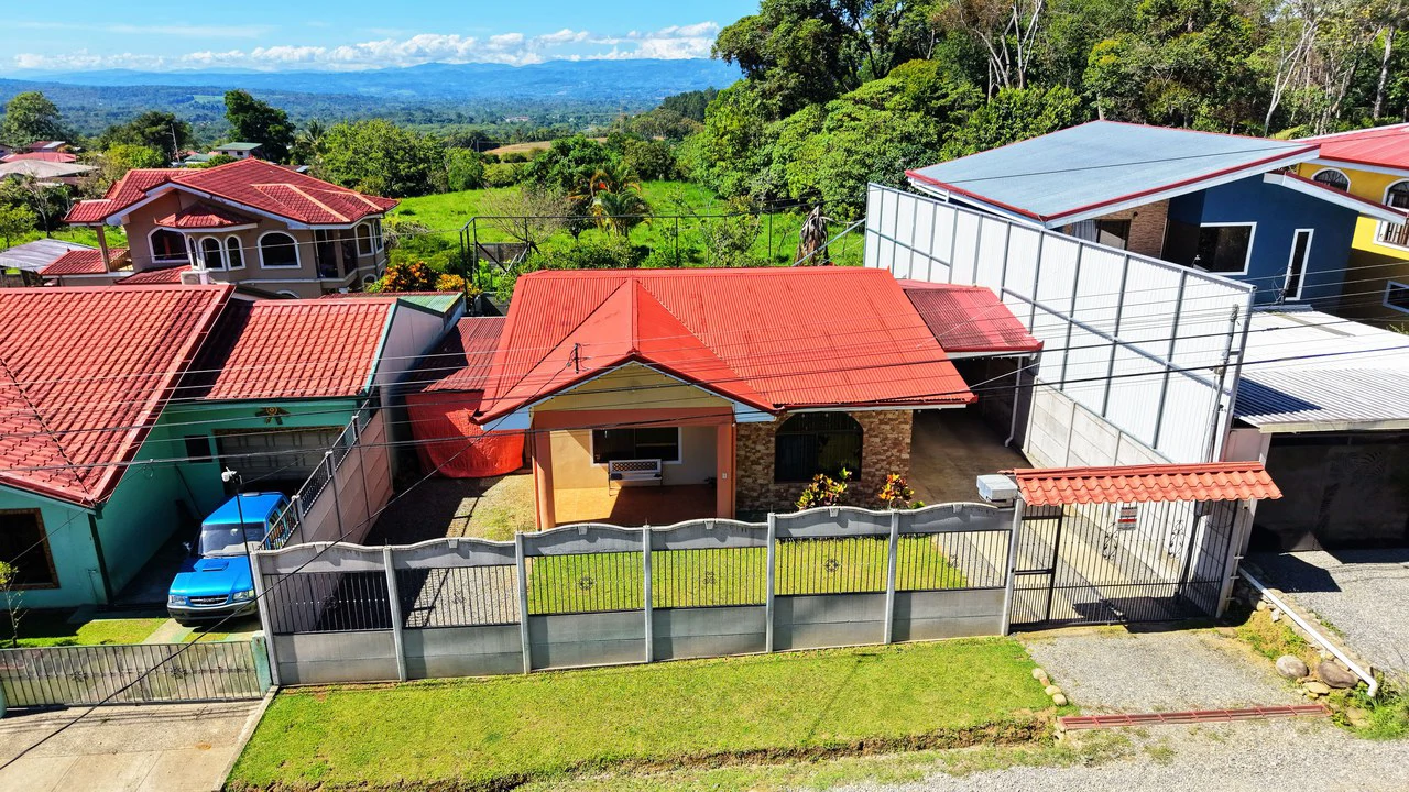 Countryside House For Sale in San Isidro del General