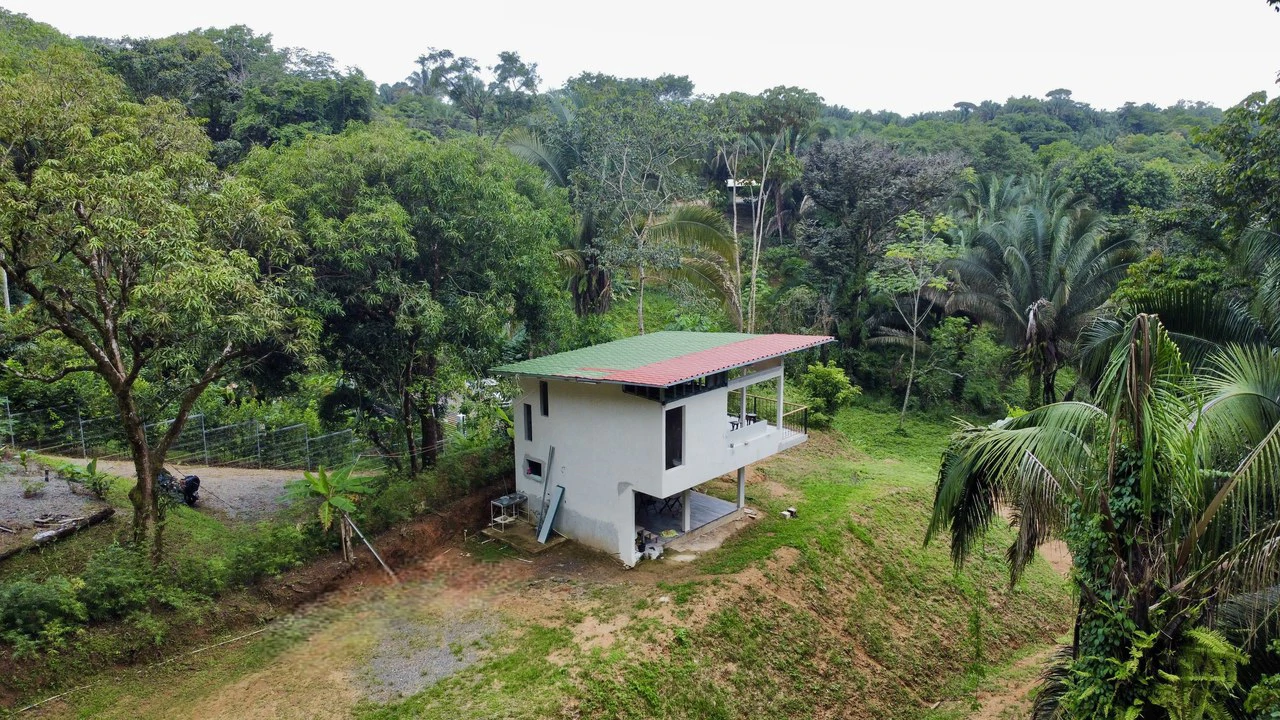 Investment Opportunity in Playa Hermosa – Fixer-Upper with Great Potential! - Gallery image 8