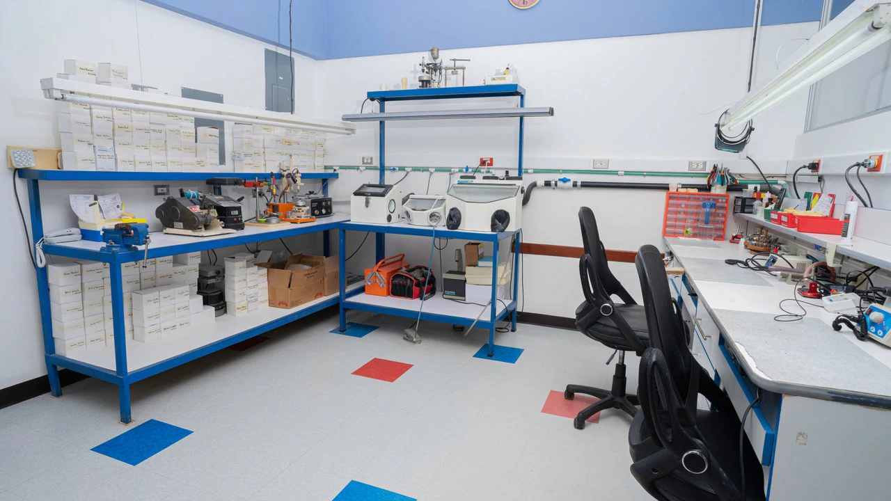 L-130: Building with fully equipped dental clinic - Gallery image 6