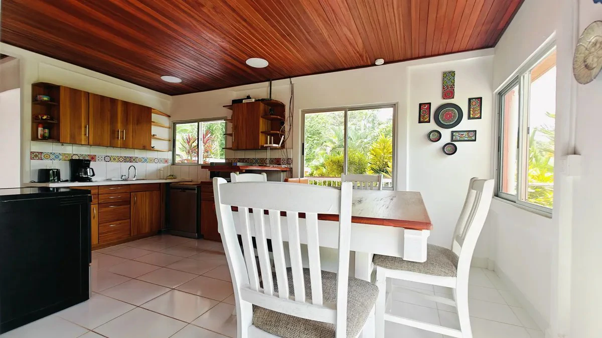 ID 888: 4 Bd/3 Ba Multi-Unit Home Near Puerto Viejo with Rental Potential - Gallery image 9