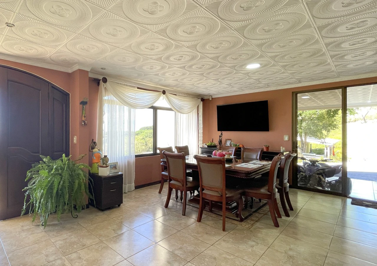 Spacious Home in Condominio El Roble – Cozy Spaces and Stunning Views - Gallery image 10