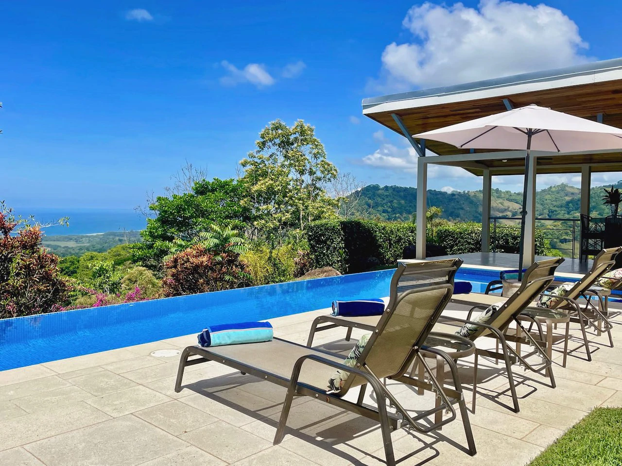 2.4 ACRES – 3 Bedroom Main Home Plus 1 Bedroom Casita And Cabina, Luxury Ocean View Property, 15min to Dominical!!: Near the Coast and Mountain House For Sale in Lagunas - Gallery image 5