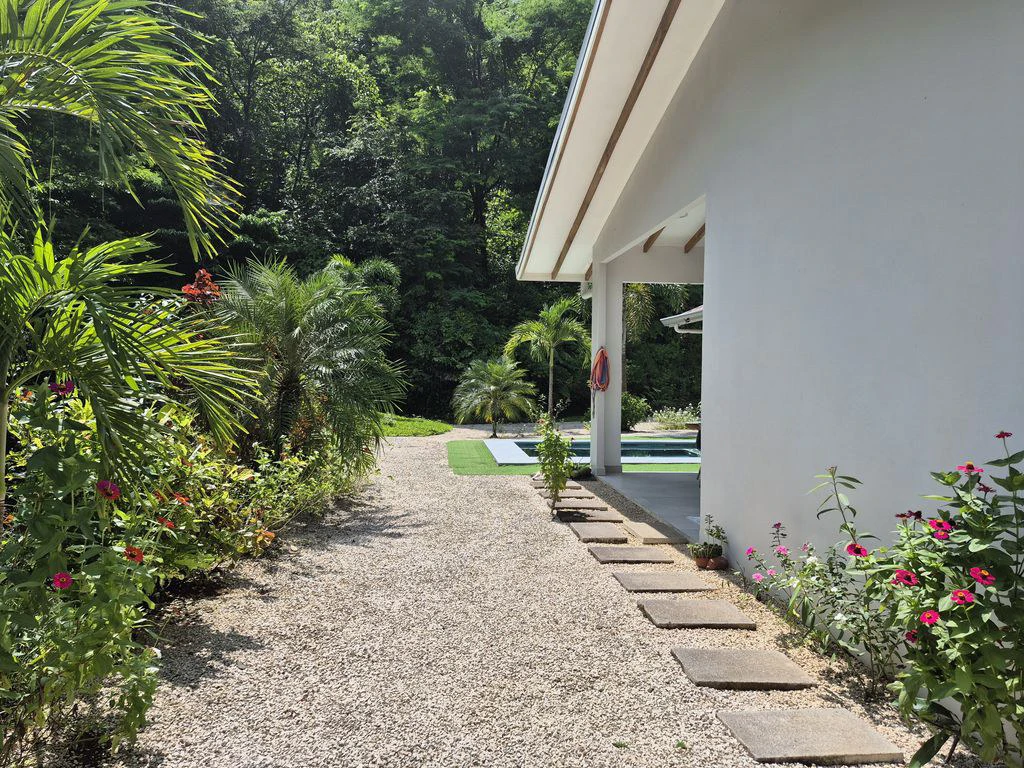 Casa Amapola: PRICE REDUCTION - Turnkey Modern Home with Pool in a Serene Tropical Setting, very close to Samara - Gallery image 27