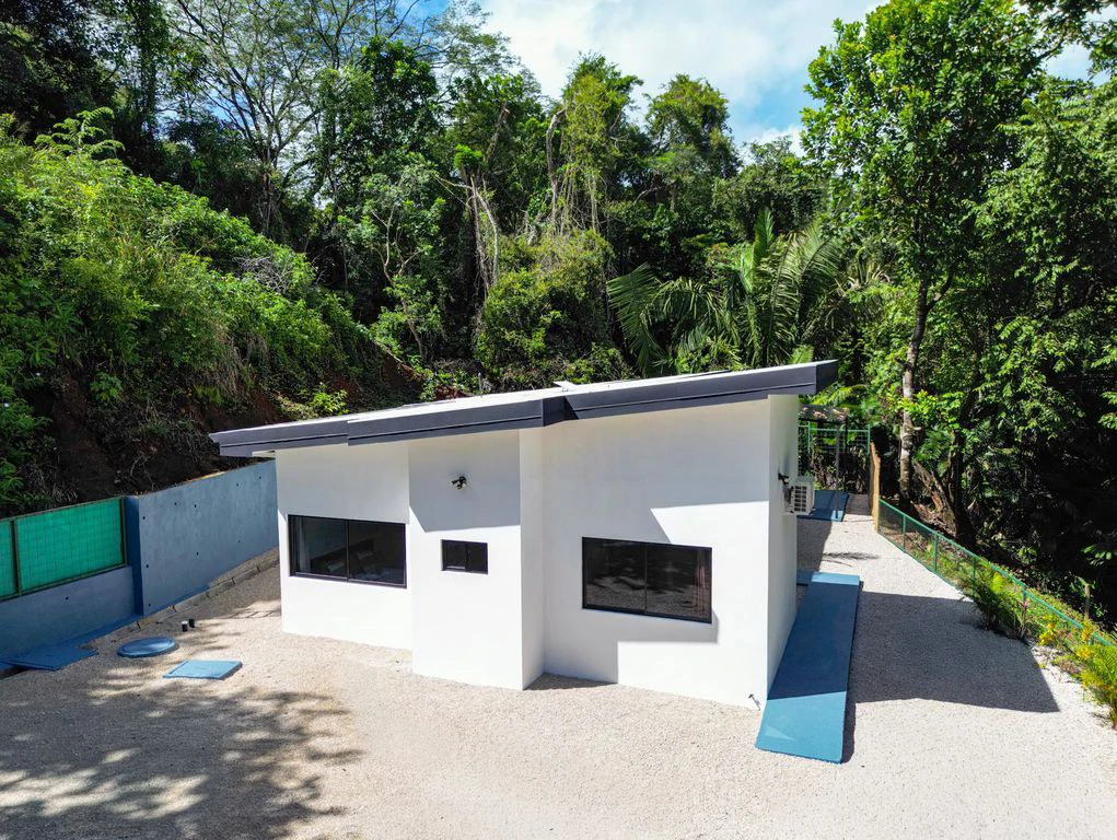 Casa Quetzal del Bosque: Turnkey Tropical Living with Income Potential – Just 5 Minutes from Carrillo Beach - Gallery image 3