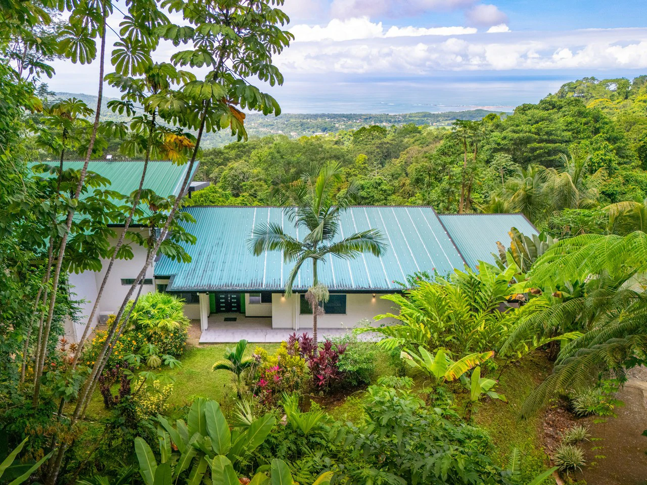 Luxury Ocean View Retreat Overlooking the Whale’s Tail – Proven Rental in Gated Enclave - Gallery image 4