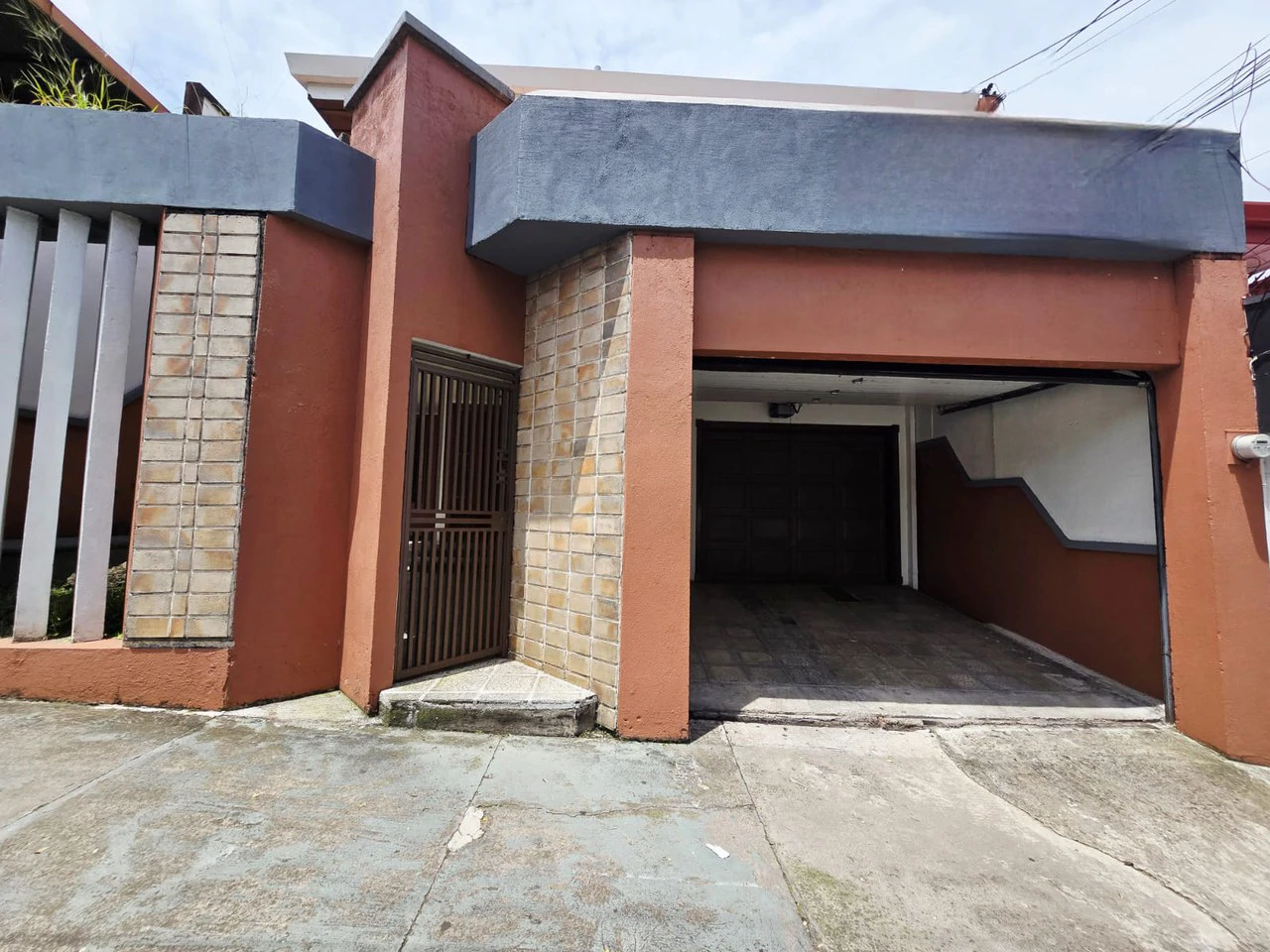 LARGE HOUSE FOR SALE IN MERCEDES NORTE, HEREDIA