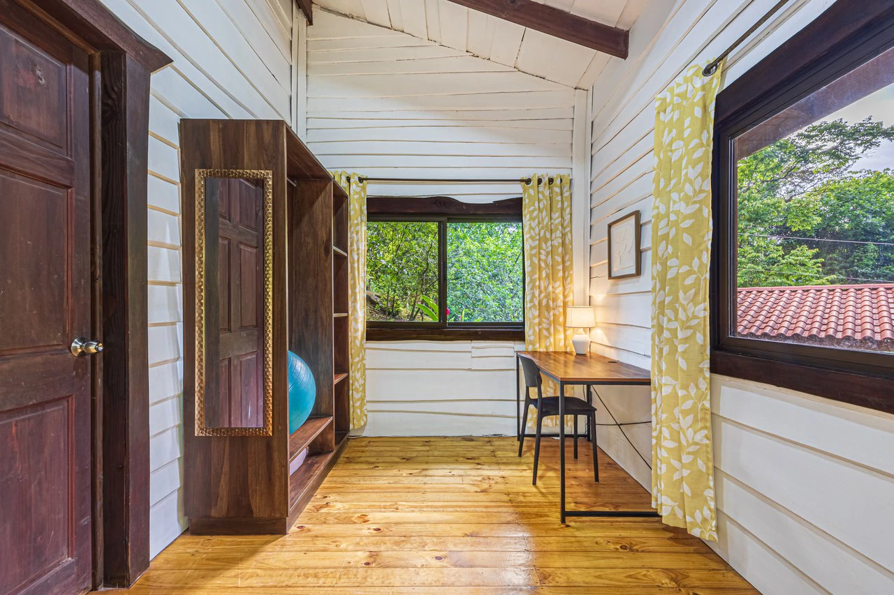 A Jungle House Built of Wood & River Dreams - Gallery image 12