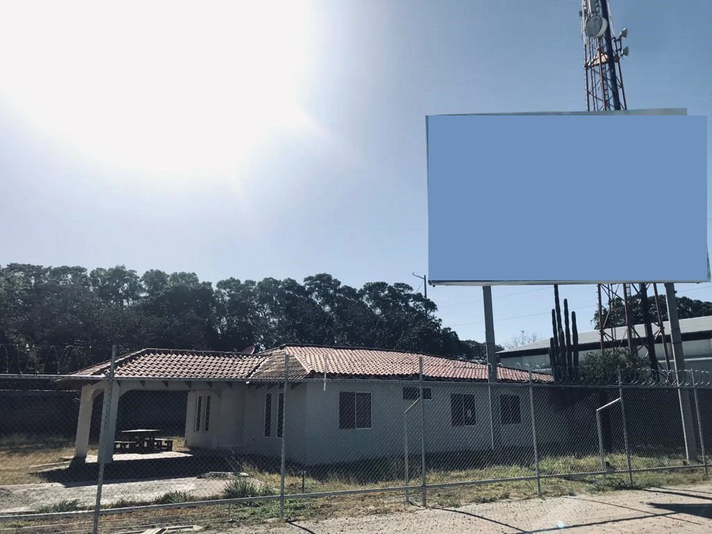 Large Commercial House, in front of Inter-American Highway and Mall in Liberia - Gallery image 3