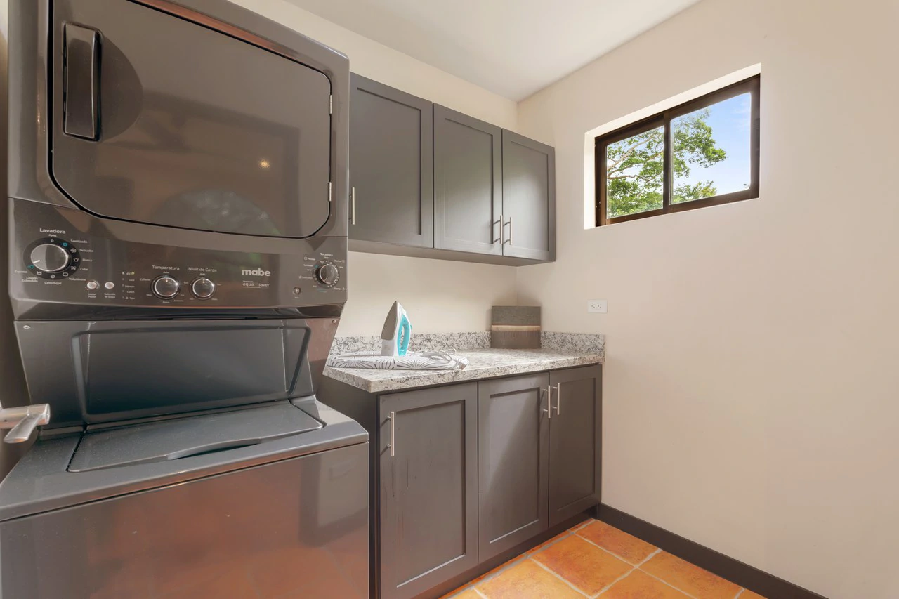 Laughing Gecko Suites: Beach Suites / Boutique Hotel For  Sale - Gallery image 27