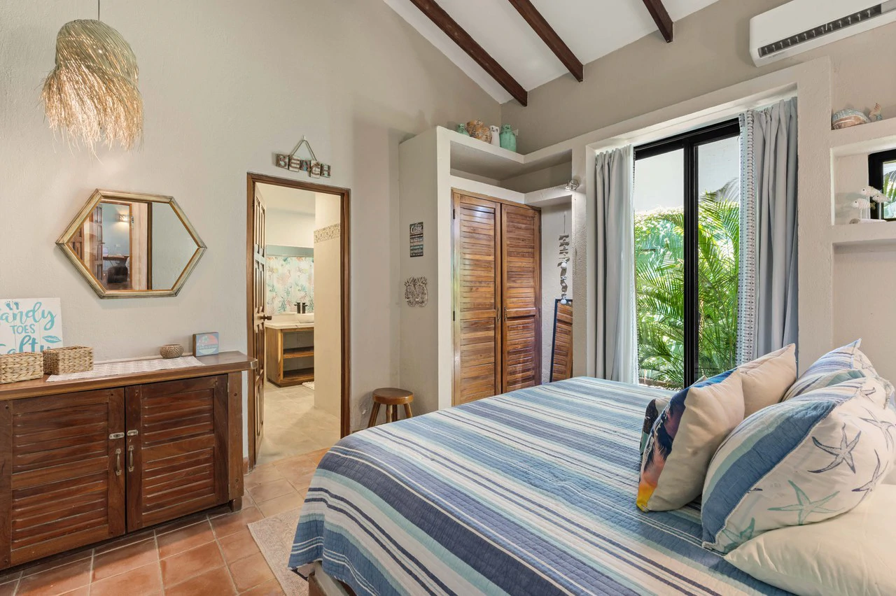 Casa El Coco: Modern Beach Retreat Steps from the Sand in Palm Beach Estates - Gallery image 8