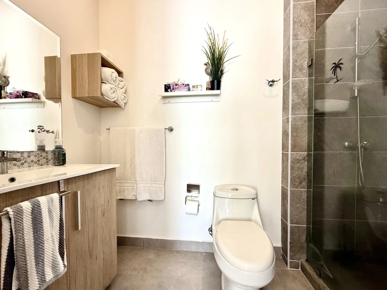 AZUL DEL MAR 6 :$215,000 USD:  with one-of-a-kind location with private beach, security, and amazing amenities!: Luxury resort-style living. Furnished and Financing Available - Gallery image 17