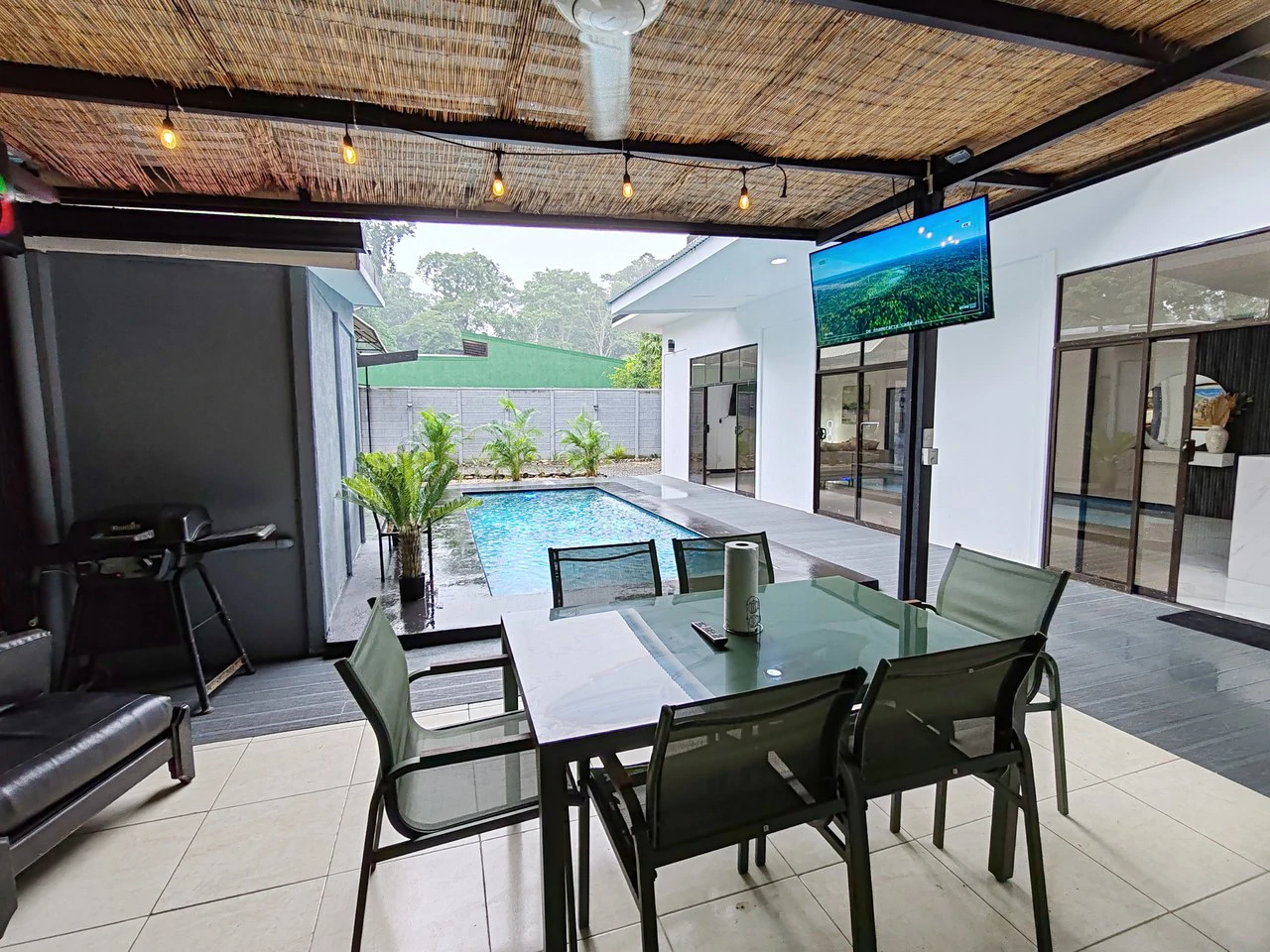 ID 994: 3 Bd 2.5 Bd home with Pool on 400m lot in Playa Negra - Gallery image 2