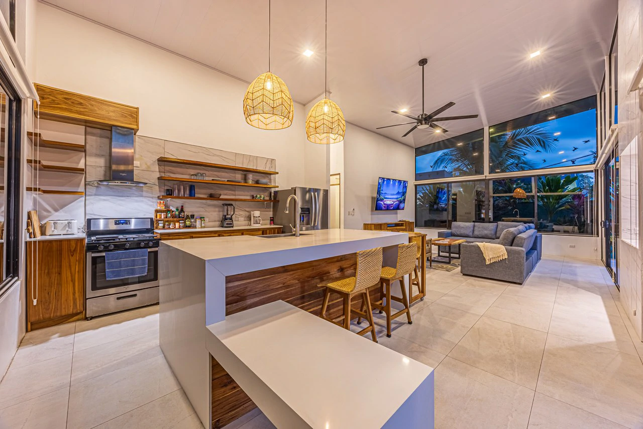 Elegant Tropical Home | 5 Minutes from Marino National Park: Near the Coast House For Sale in Bahía Ballena - Gallery image 18