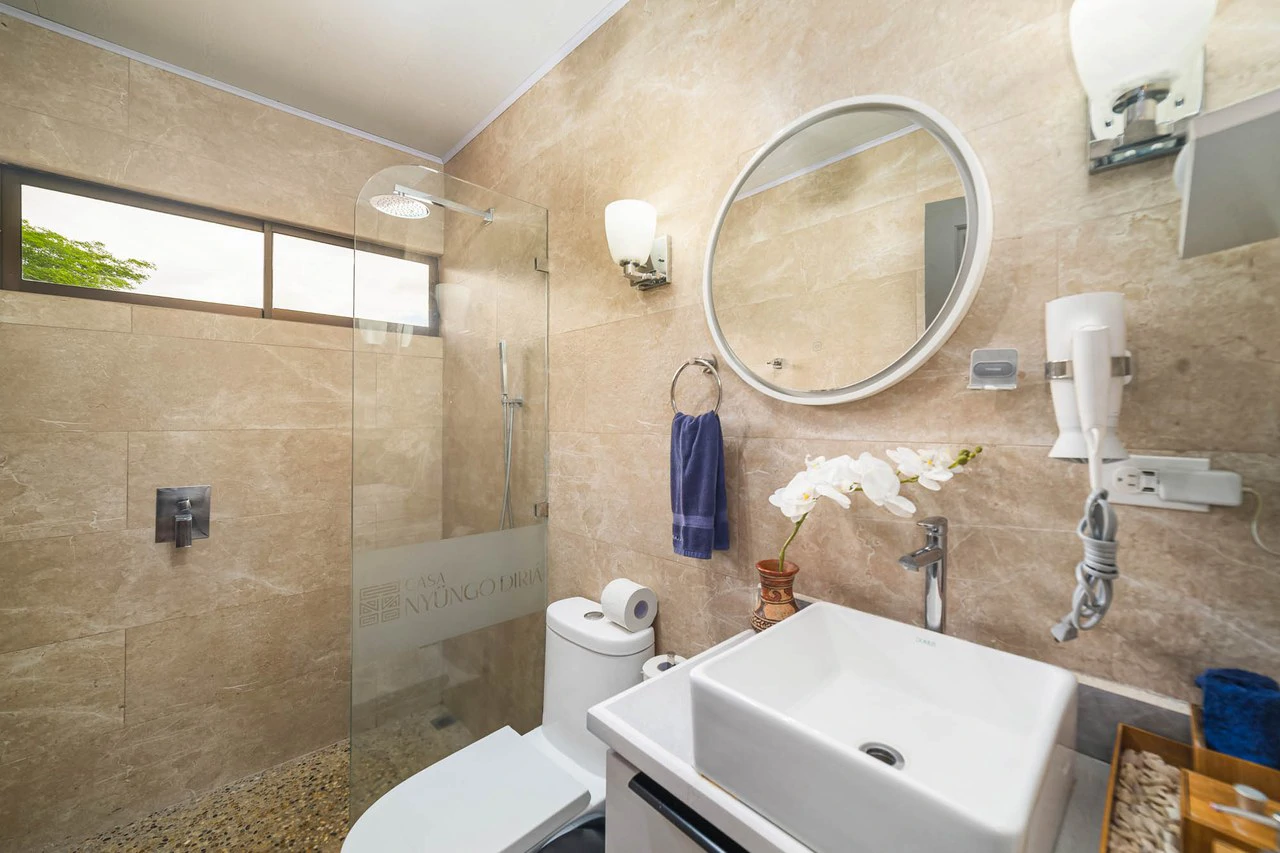 Casa Diria: Peaceful Turnkey 2BR Near Beaches - Gallery image 24