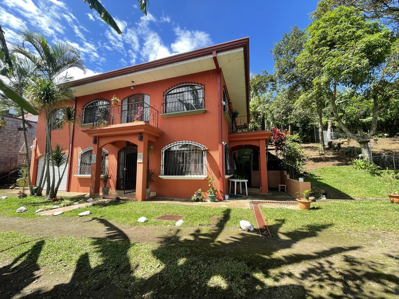 San Antonio Escazu: Escazu San Antonio, property with 2 houses