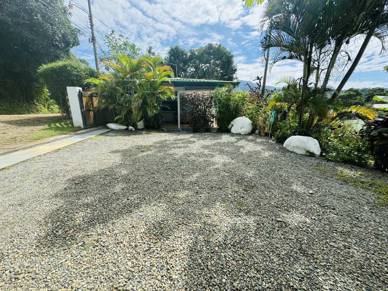 Downtown Uvita Commercial Room Rentals with Restaurant - Gallery image 7