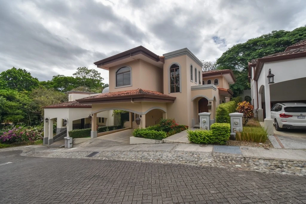 House For Sale in Ciudad Colón - Gallery image 2