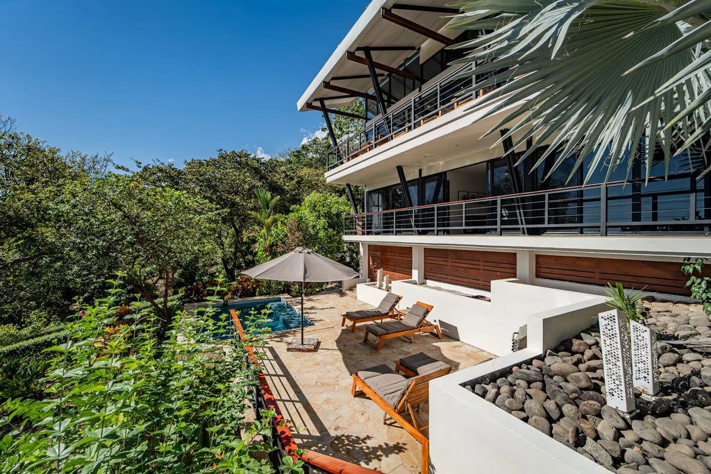 Casa Que Pasa: Exquisite Contemporary Hillside Home in a 1.6-acre Property Overlooking The Pacific Ocean - Enjoy Coastal Living in a Prime Location - Gallery image 5