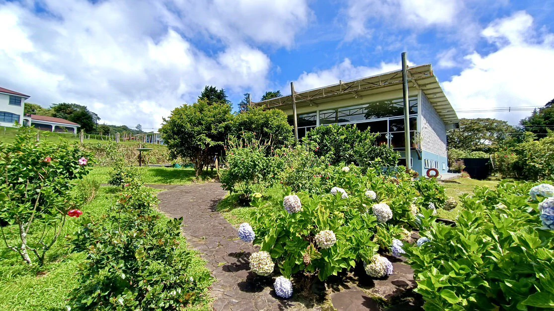 House for sale in Costa Rica: Unique Industrial style house for sale in San Isidro Heredia - Gallery image 26