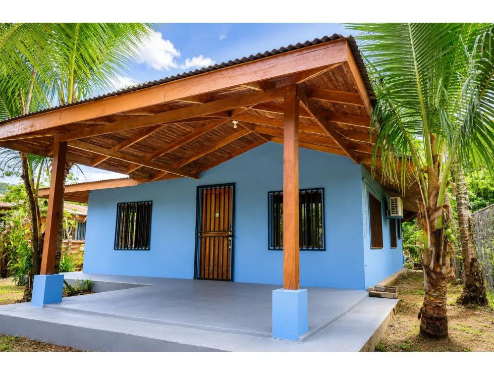 House in Quebrada Amarilla with Lush Garden and Patio - photo 2