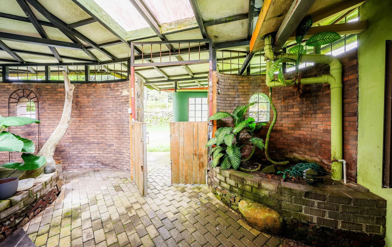 Five Corners Business Hub: Prime location on the main road surrounding Lake Arenal.. Commercial Potential ! - Gallery image 11