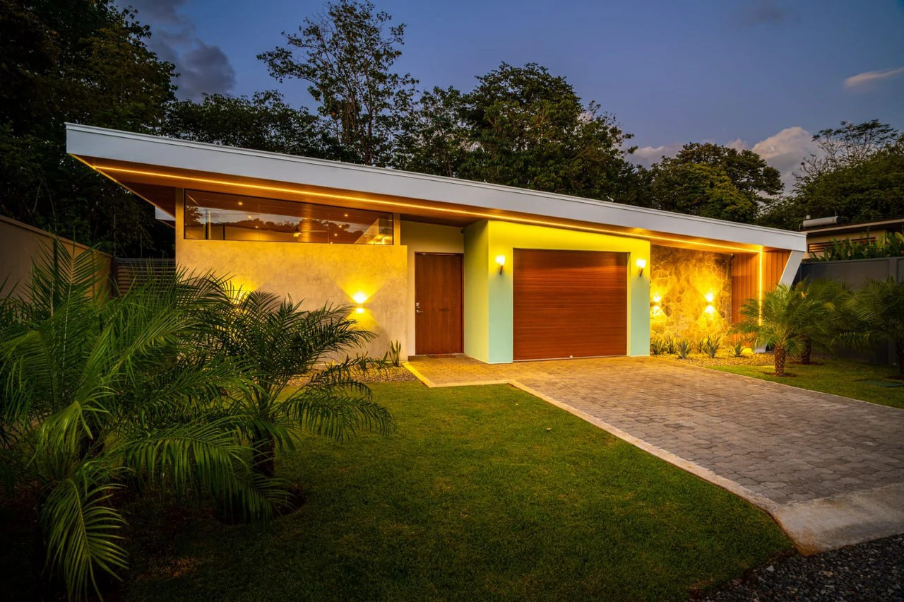 Amazing New Villa Cayman: Solar Powered and Walk to the Beach in Uvita! - Gallery image 5