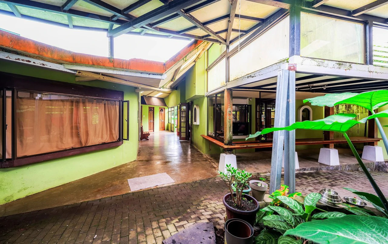 Five Corners Business Hub: Prime location on the main road surrounding Lake Arenal.. Commercial Potential ! - Gallery image 15