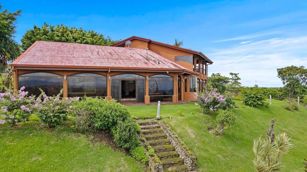 Celebrity Home with Spectacular Views: Seller Financing With 50% Down-Contact Us For More Information - Gallery image 8