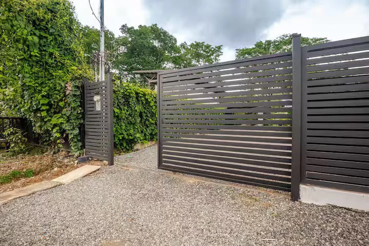 Butterfly Wings House 3 Bed 2 Bath Walking Distance To Town - Gallery image 38