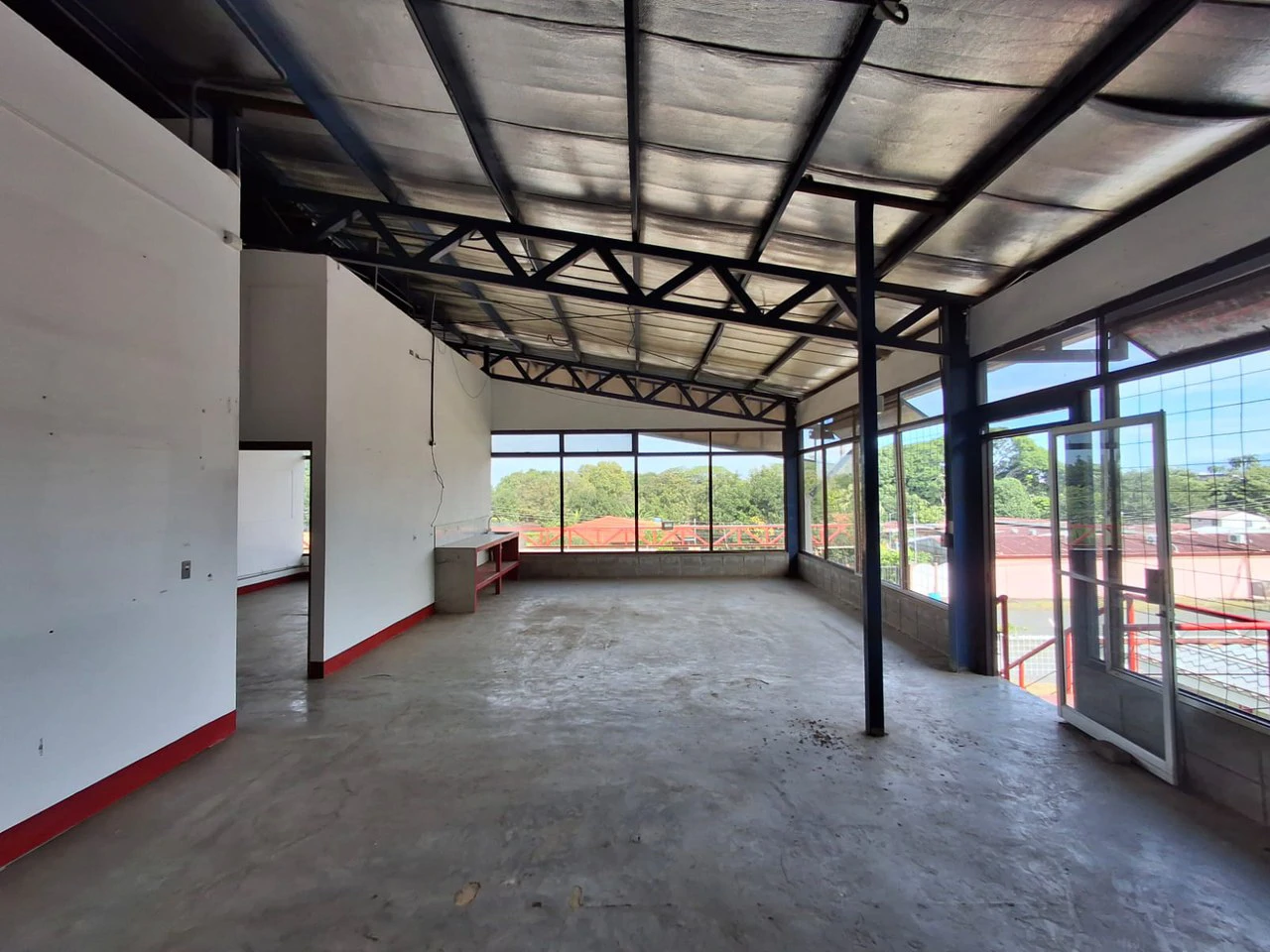 Warehouse: Commercial Bodega with Easy Access! - Gallery image 7