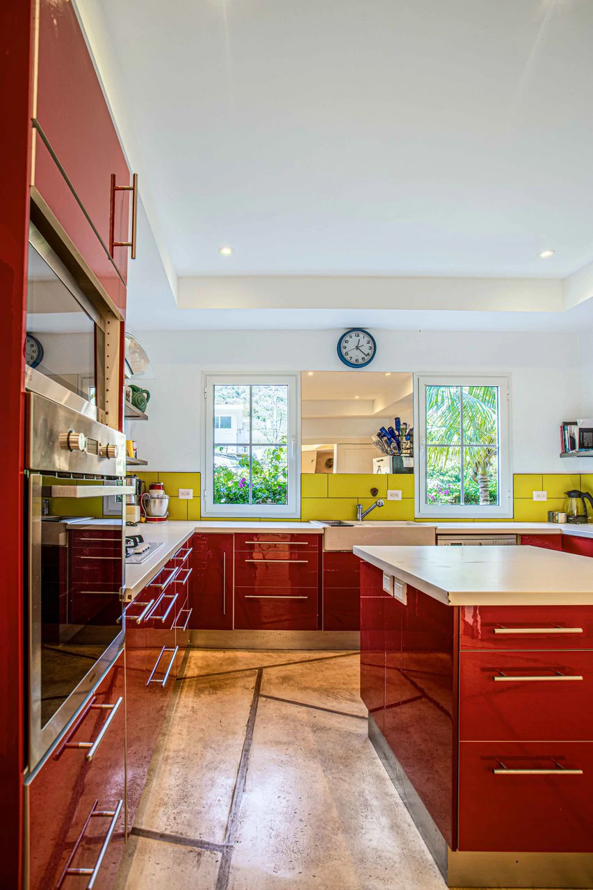 LUXURY PROPERTY HOUSE AND 5 APARTMENT SANTA ANA: Incredible property to live or invest. Ideal for single space. . This beautiful property measures 4857 m2 of lot with a street front of 23m2 and 432 m2 - Gallery image 14