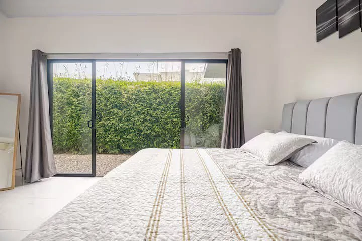 Butterfly Wings House 3 Bed 2 Bath Walking Distance To Town - Gallery image 21