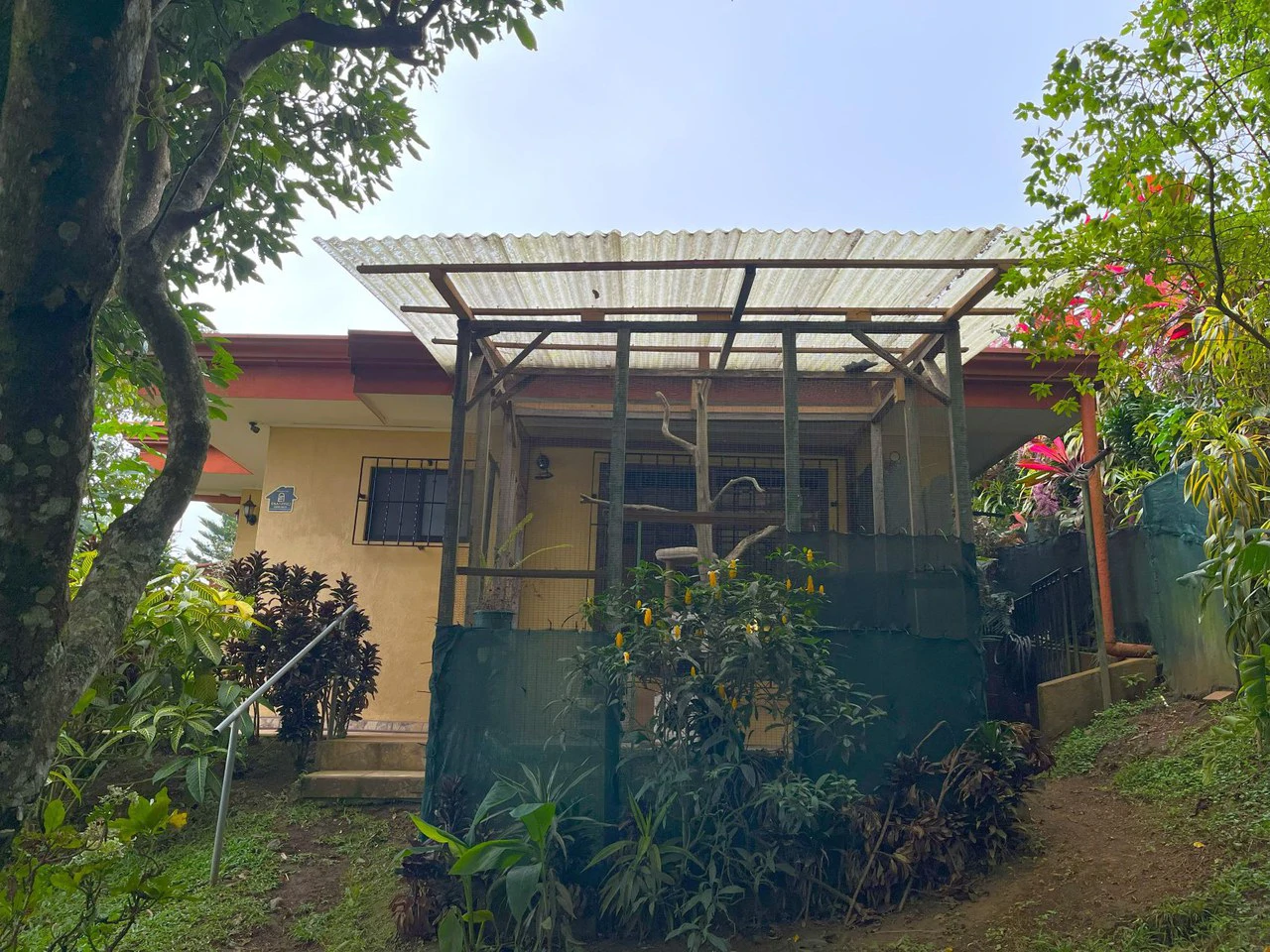 Hillside House with breathtaking Panoramic Valley Views in Santa Bárbara, Heredia: Tranquil Hillside Home - Gallery image 13