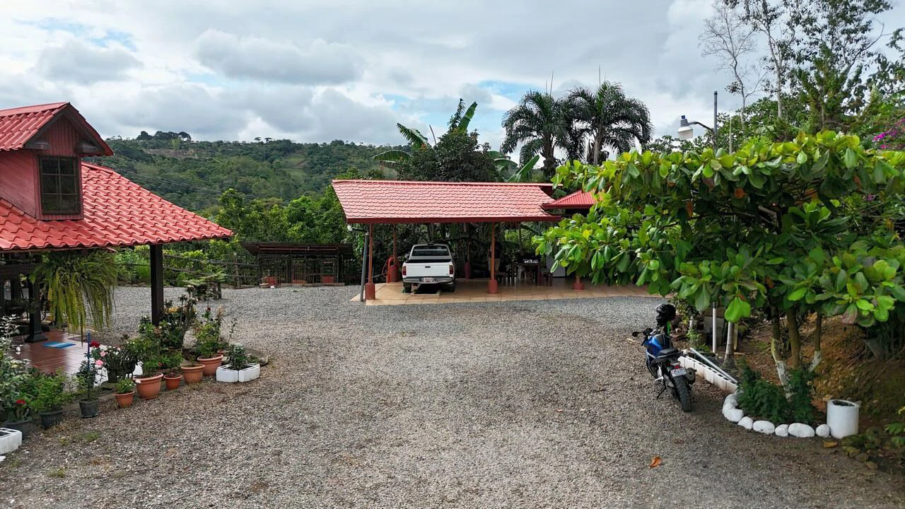Charming Hardwood Cabin with Fruit Garden Near San Isidro - Gallery image 38