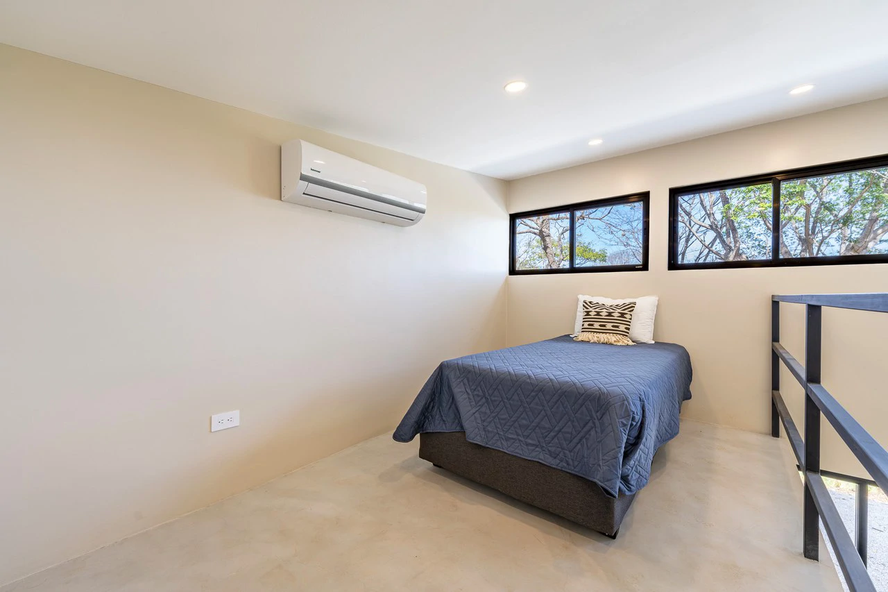 Casa Serena: Modern Villa with Pool and Guest House - Gallery image 26