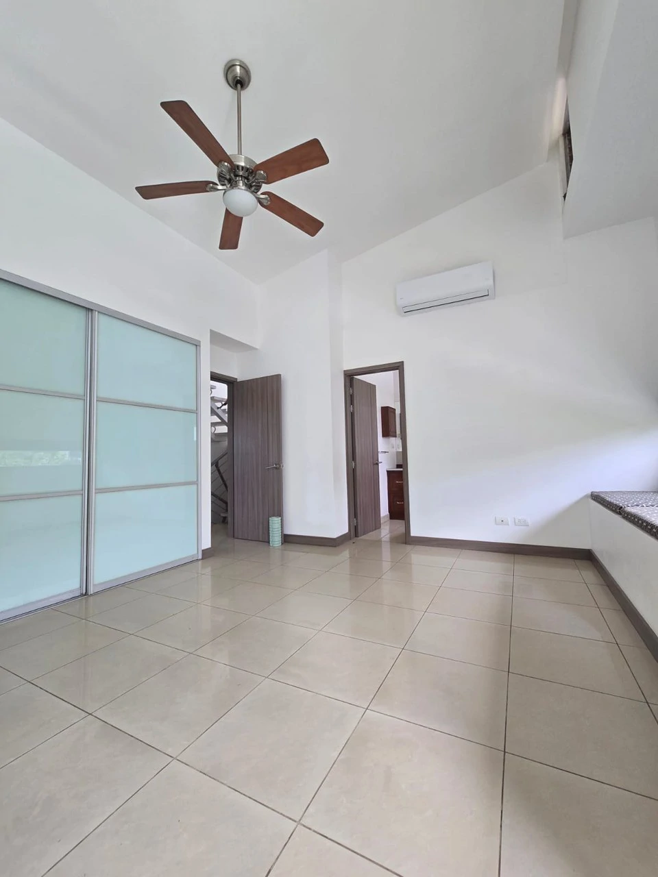 Modern 4 Bedroom House for Sale with Mountain Views in Brasil de Mora Ciudad Colón - Gallery image 14