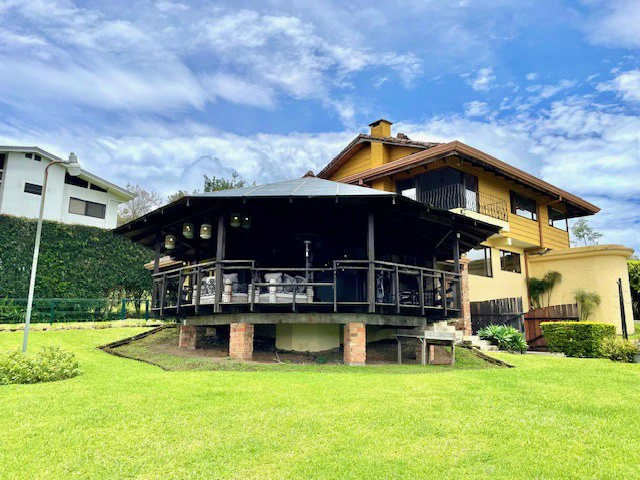 Colonial-Contemporary House with Retractable Star Roof, Guest House, and Panoramic Views - Gallery image 3